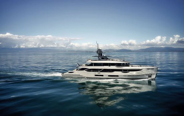 Benetti Oasis 40M 1-8-600x379