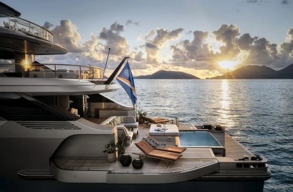 Benetti Oasis 40M 11-1-600x394