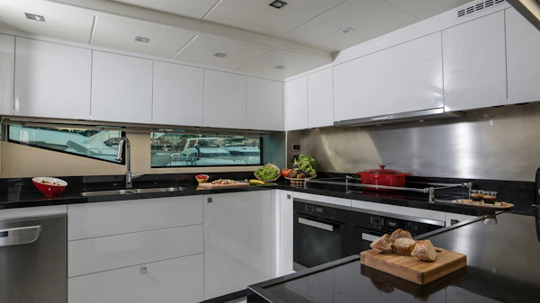 Sunseeker 116 Yacht 116-yacht-06