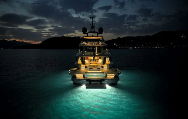 Benetti Oasis 40M 17-1-600x379