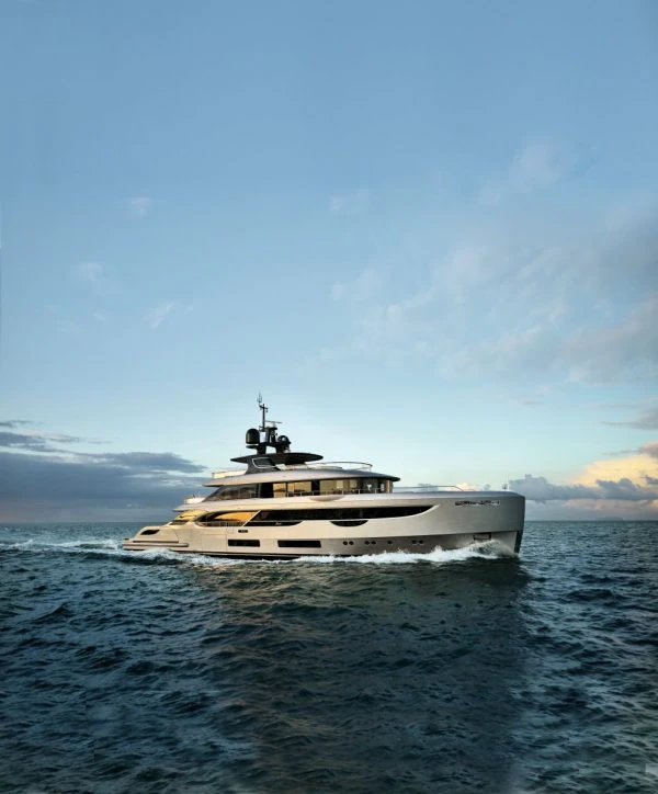 Benetti Oasis 40M 2-5-600x724