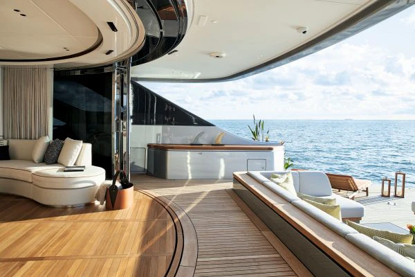 Benetti Oasis 40M 22-1-600x400