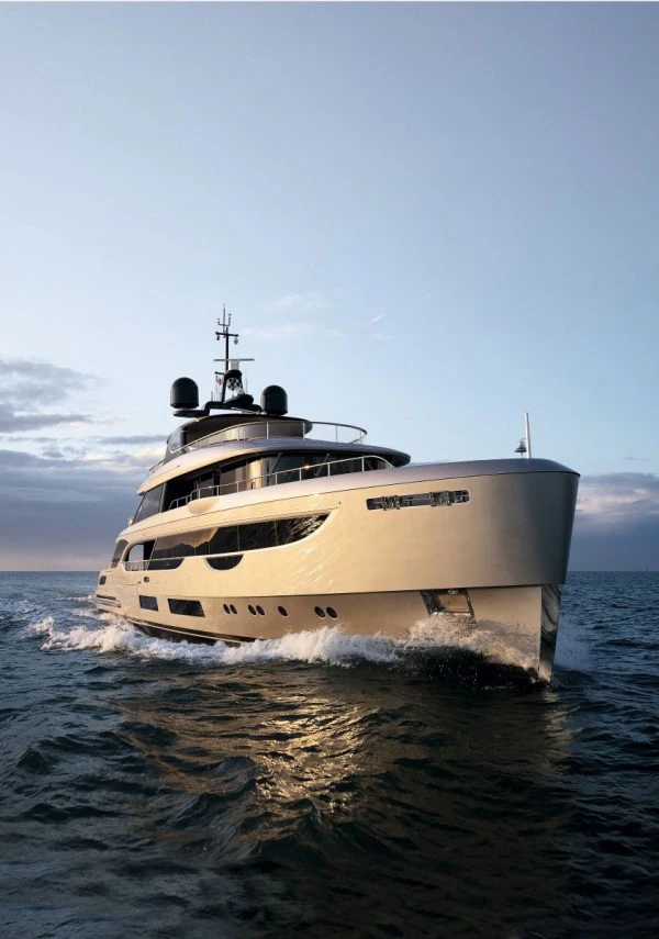 Benetti Oasis 40M 4-6-600x855