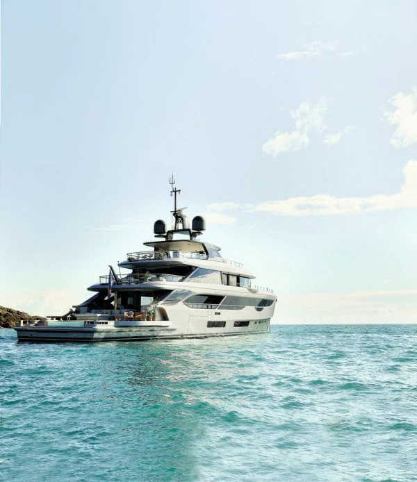 Benetti Oasis 40M 7-1-600x694