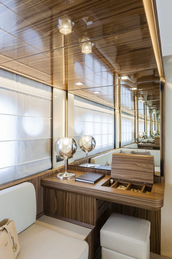 Absolute 60 Fly Absolute60Fly_Interior_13