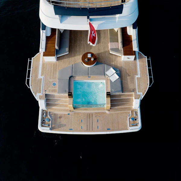 Benetti Oasis 34M Benetti-Yachts-Oasis-34M-Exteriors-Marine-Beauty-01