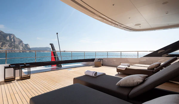 Benetti Oasis 34M Benetti-Yachts-Oasis-34M-Interior-Carousel-03-Upper-Deck