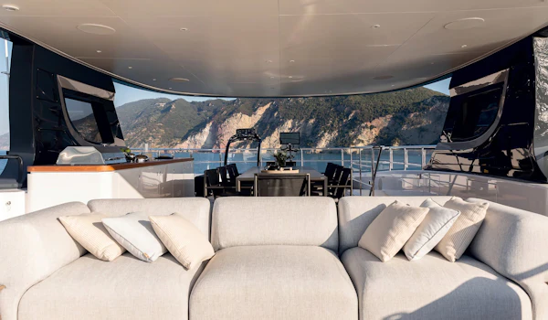 Benetti Oasis 34M Benetti-Yachts-Oasis-34M-Interior-Carousel-04-Sun-Deck