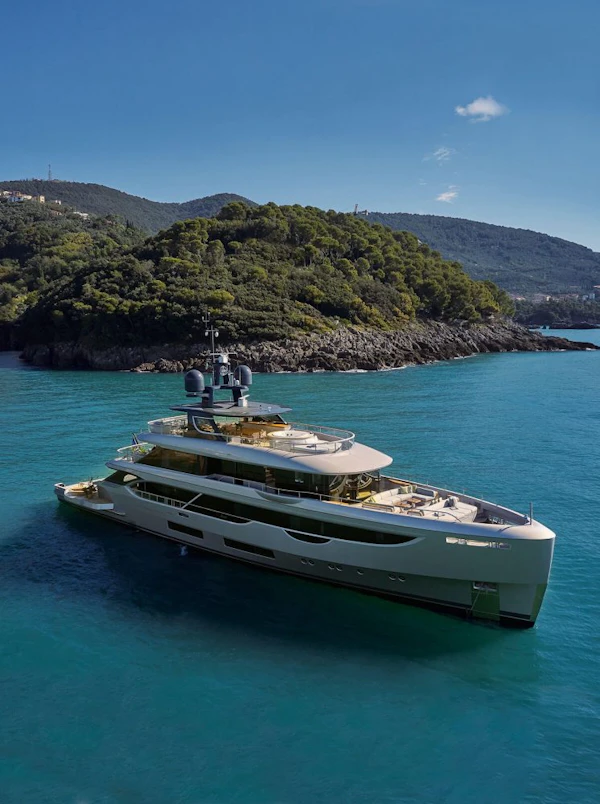 Benetti Oasis 40M DJI_0659-746x1000-1