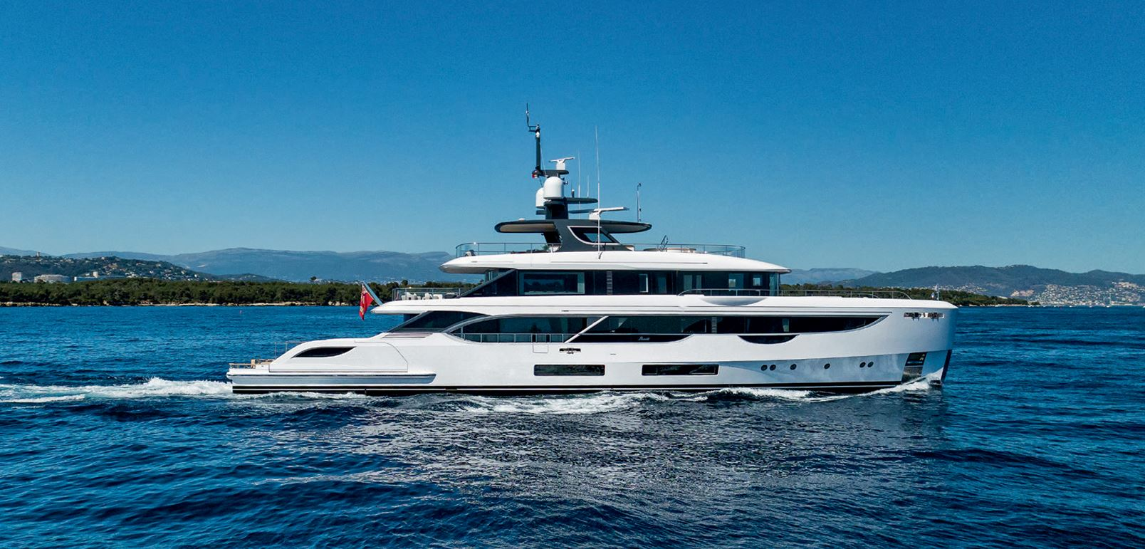 Benetti Oasis 40M