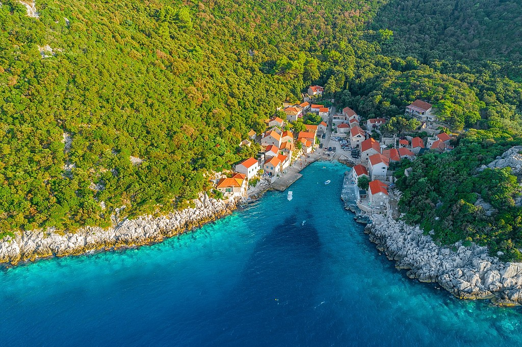 SeaNet Yachts for Charter